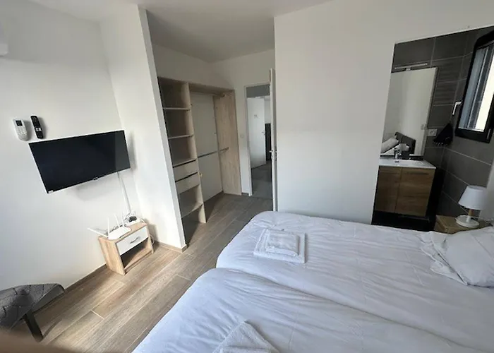 아파트 House 70 With 8 Bedrooms Lechaffardcom